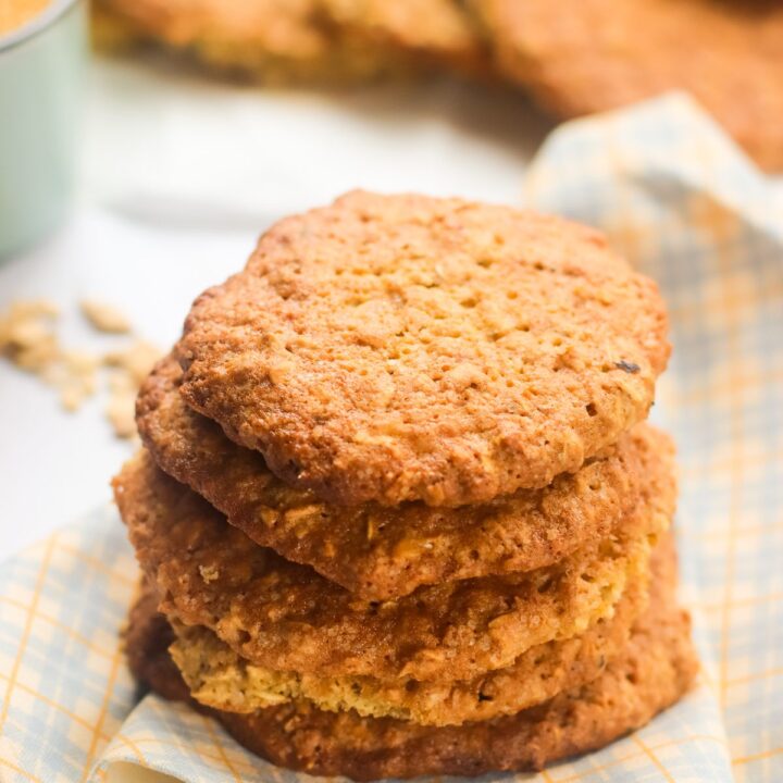 Cookies made with Oatmeal featuring Brown sugar.