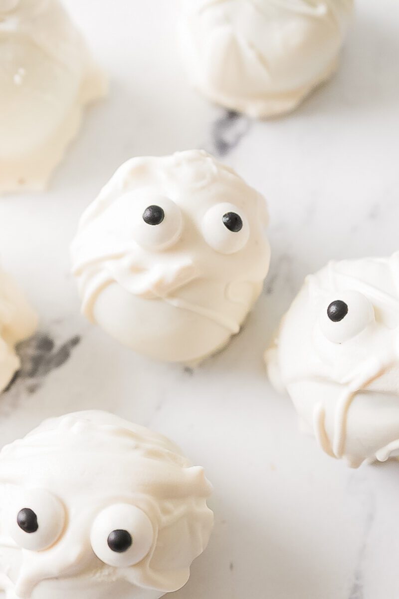 halloween oreo balls with cute eyes